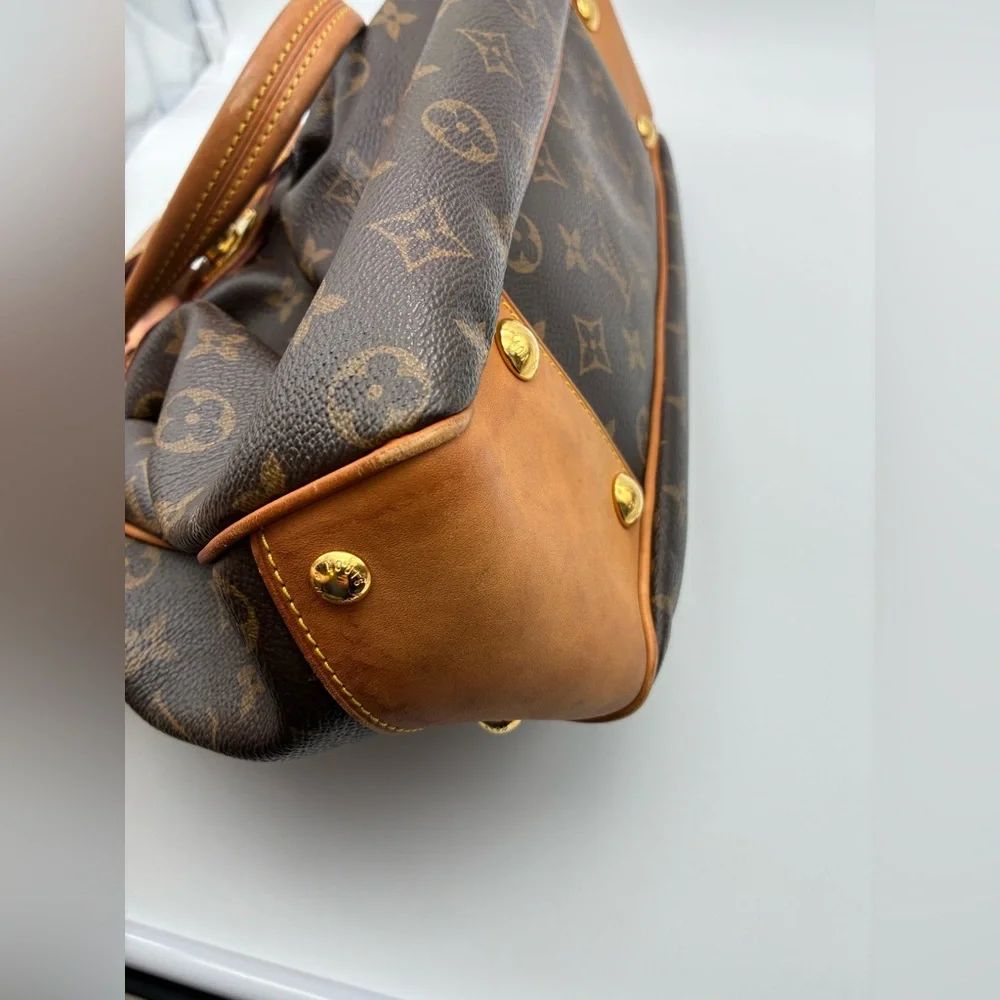 Louis Vuitton mm boetie Monogram Canvas Shoulder Bag with LV dust bag and COA